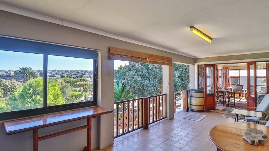 4 Bedroom Property for Sale in Stilbaai Oos Western Cape